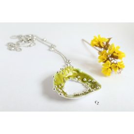 Bubble Bloom medál olivazöld és lánc