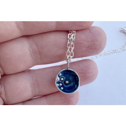 Bubble Bloom medál (sötét kék) és ezüst lánc 