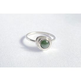 Jáde köves ezüst gyűrű – tokos foglalattal (17.3 mm)