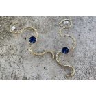 Organikus vonalú, aszimmetrikus sárgaréz fülbevaló tűzzománccal